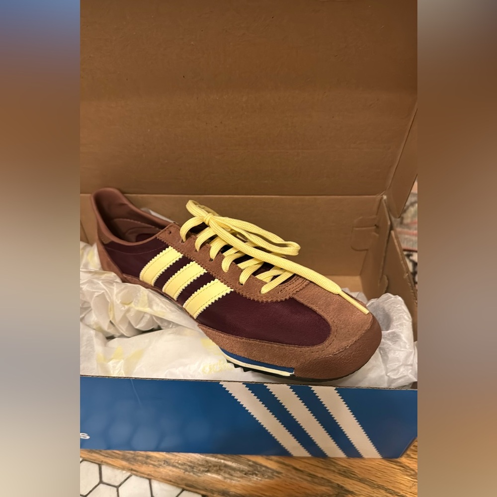 NWT ADIDAS W 9 SL72 OG (Color: Preloved Brown)